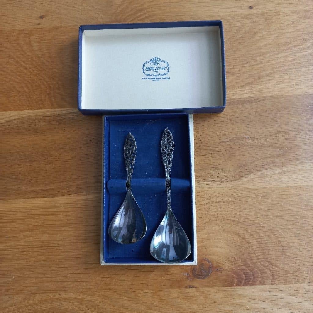 2 lepeltjes van het merk Nieuwpoort, Antiek en Kunst, Antiek | Bestek, Ophalen of Verzenden