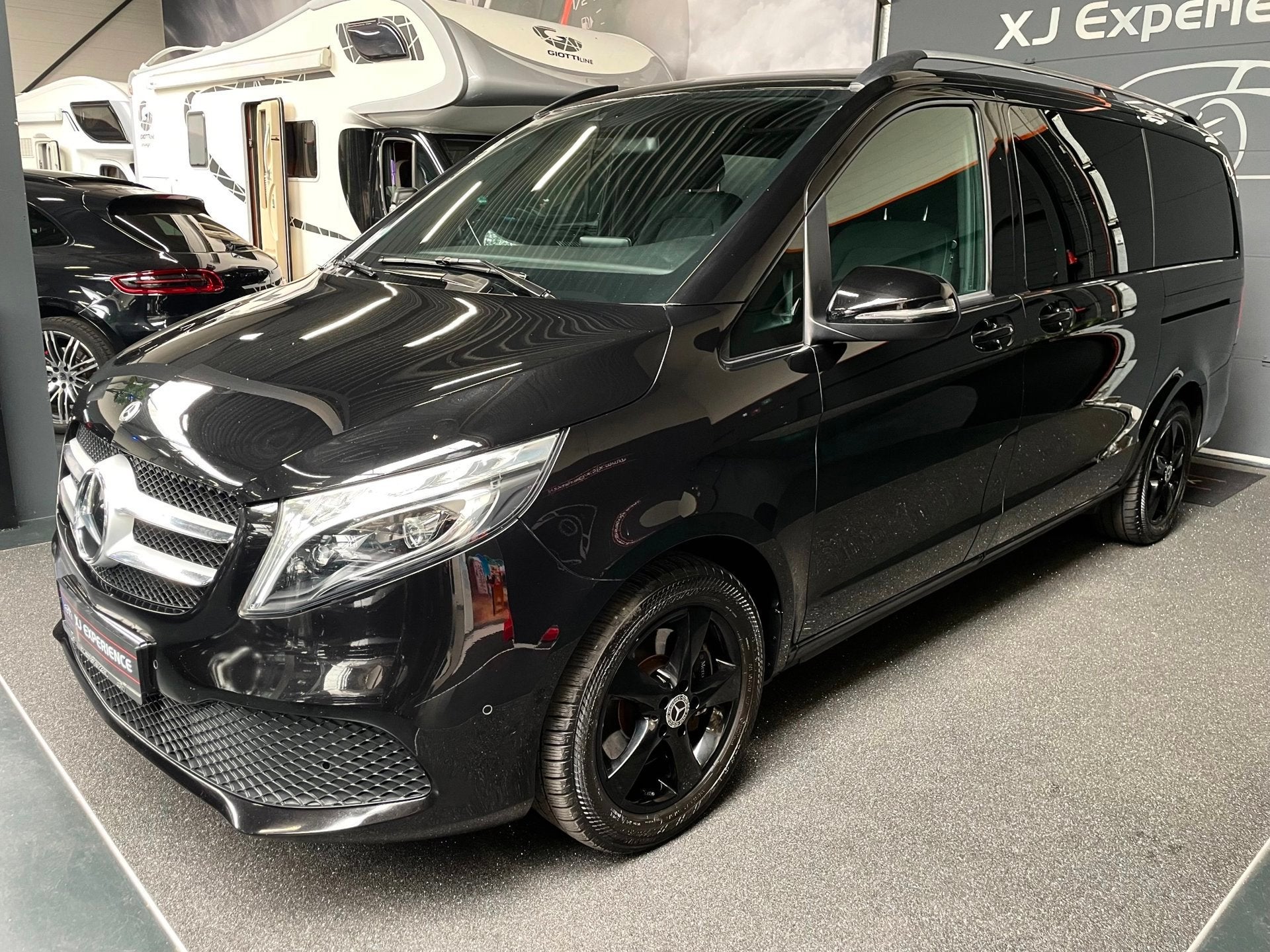 Mercedes-Benz V-KLASSE 300d Lang DC Avantgarde/240 PK/PANO/N, Auto's, Automaat, Gebruikt, 4 cilinders, 2000 kg