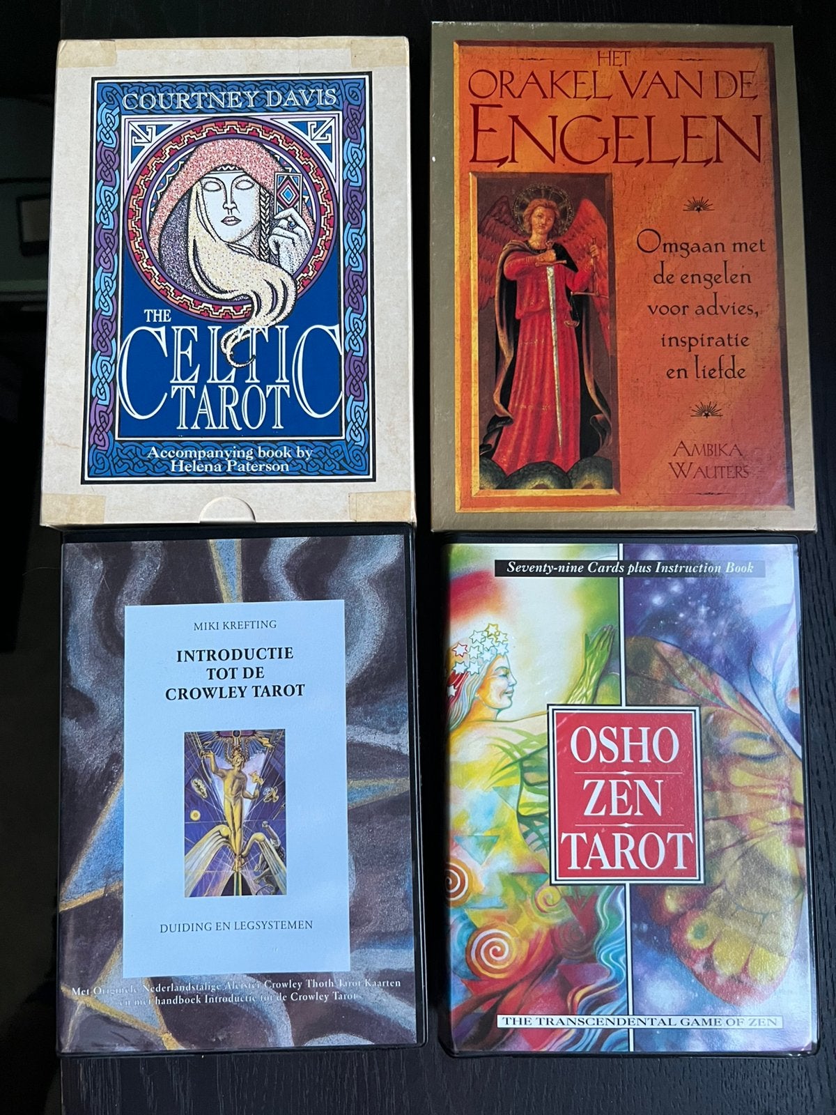 4 verschillende tarot kaartspellen met bijbehorende boekjes, Boeken, Ophalen of Verzenden, Zo goed als nieuw, Tarot of Kaarten leggen