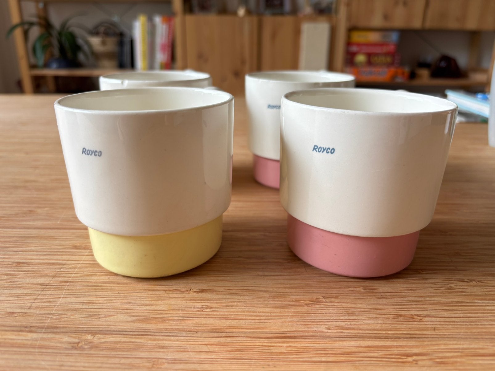 Vintage Royco Porseleinen Mokken - Set van 4, Gebruikt, Ophalen of Verzenden, Overige stijlen, Kop(pen) en/of Schotel(s)