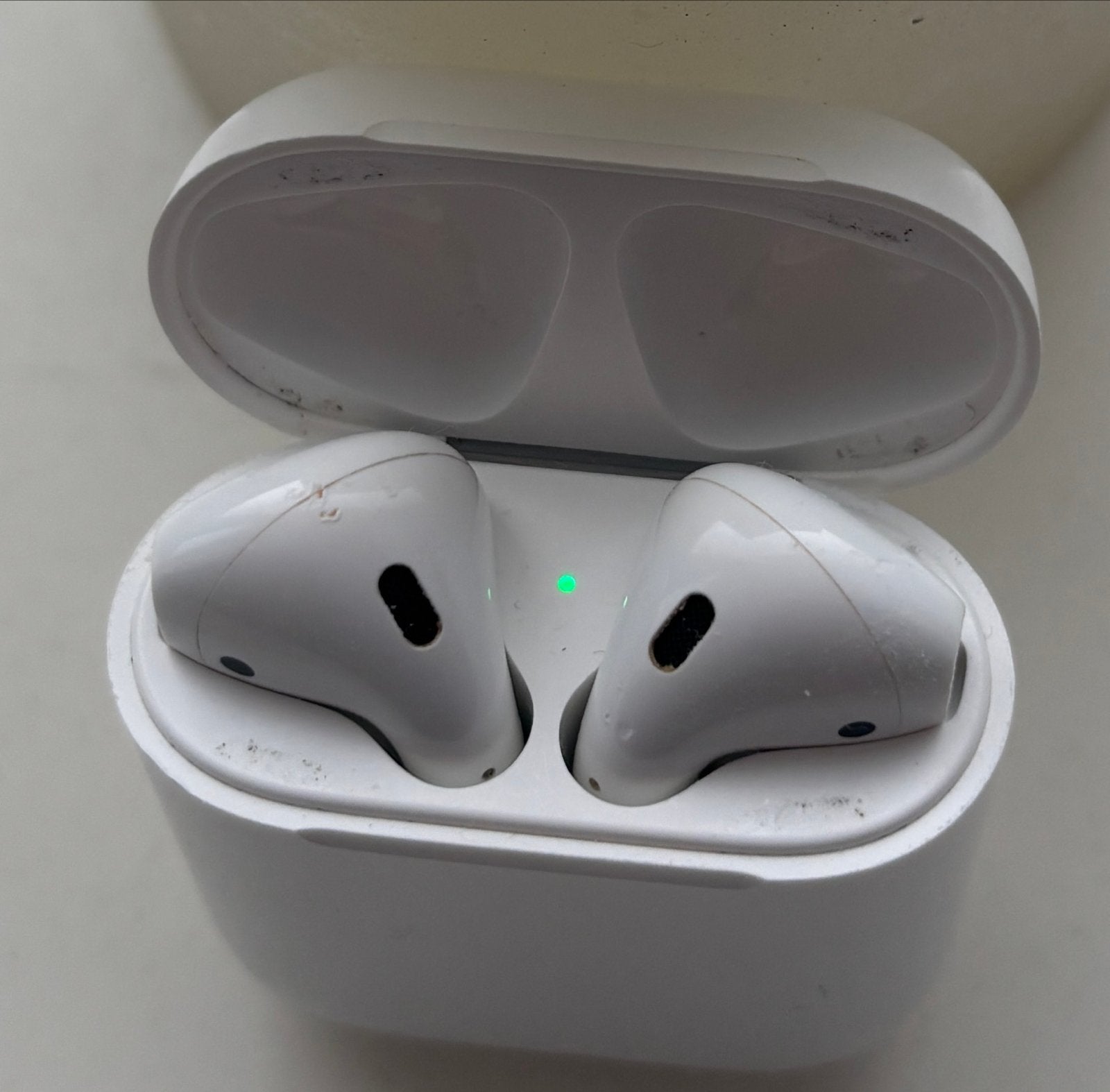 Apple AirPods 2e generatie met oplaadcase, In-ear, Gebruikt, Bluetooth, Ophalen of Verzenden