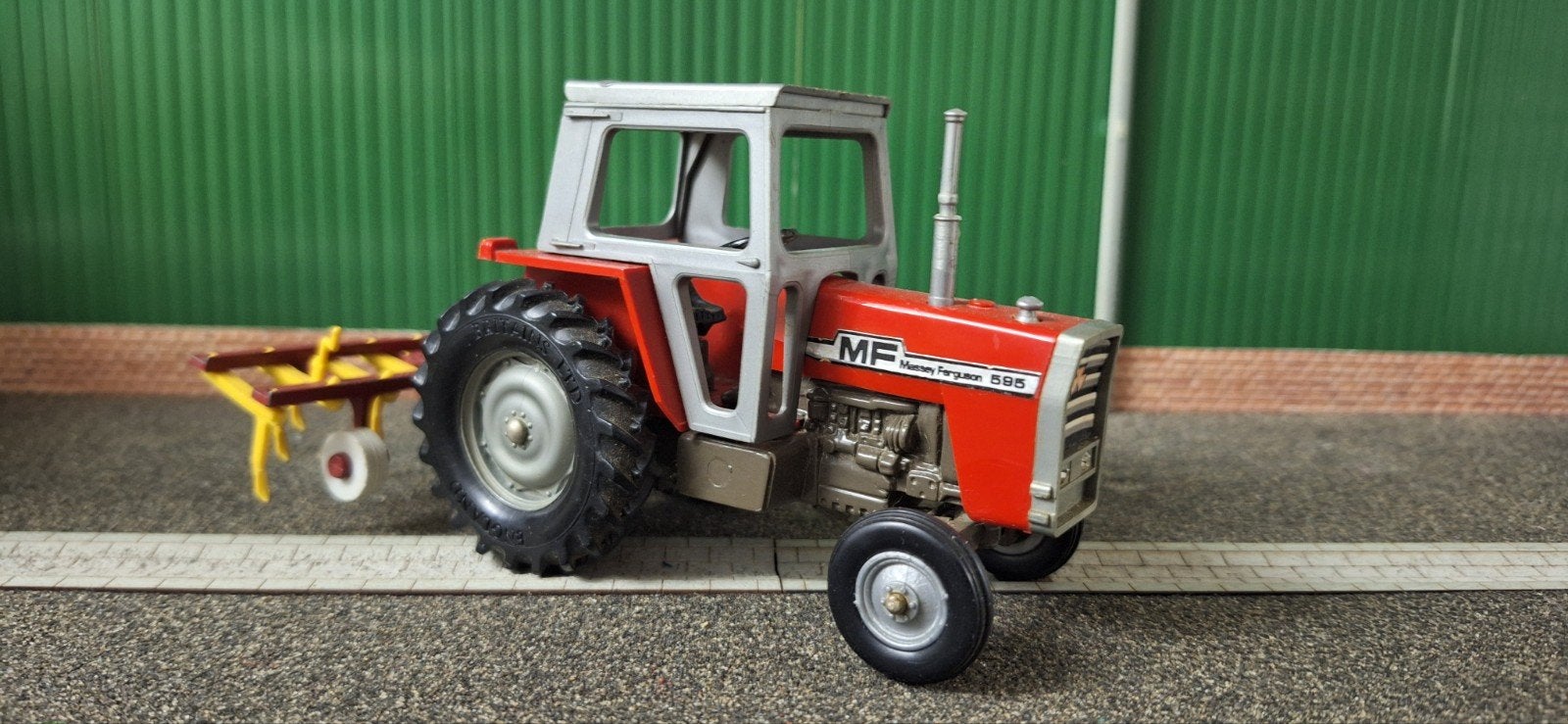 Massey Ferguson 595 Britains Siku, Ophalen of Verzenden, Tractor of Landbouw, Britains
