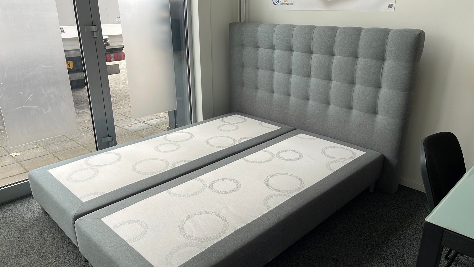 Boxspring 160x200 grijs, Ophalen, Tweepersoons, Zo goed als nieuw, 200 cm