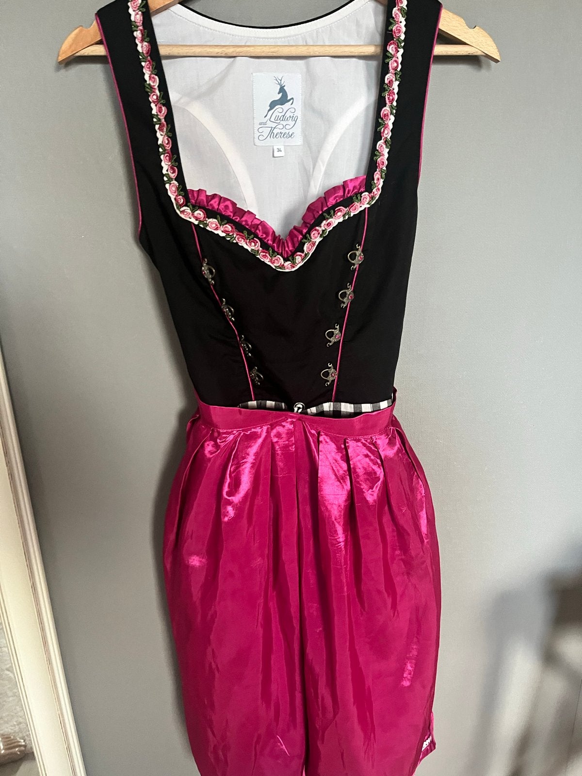 Ludwig und Therese Dirndl - Zwart en roze, maat 34 (XS), Zwart, Ophalen of Verzenden, Zo goed als nieuw, Knielengte
