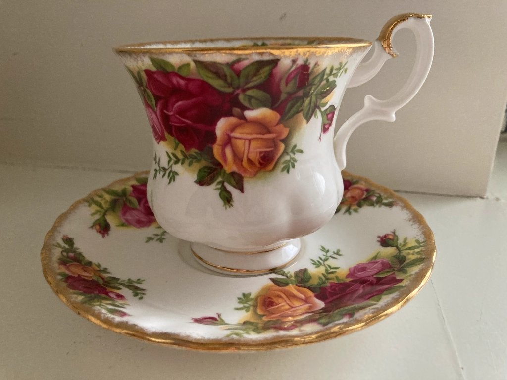 Heren kop en schotel Old Country Roses - Royal Albert, Antiek en Kunst, Ophalen of Verzenden