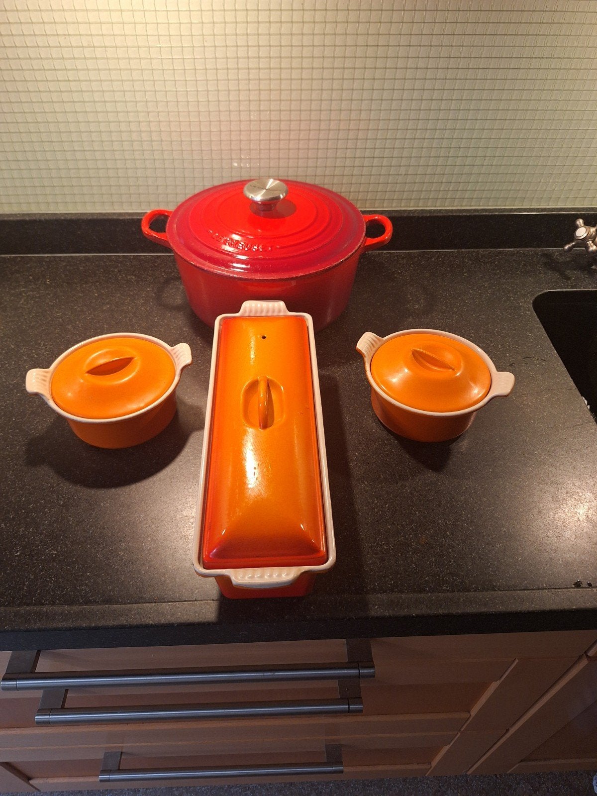 Le Creuset Pannenset: Braadpan, Terrine en Ramekins, Gebruikt, Le Creuset, Ophalen of Verzenden, Met deksel