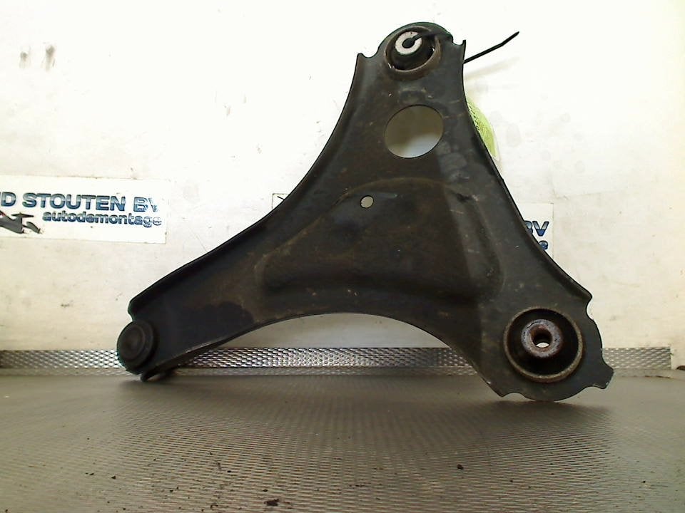 Draagarm Rechts Voor Renault Twingo III (AH) 2014, Gebruikt, Renault Deutschland AG, Dialog.deutschland@renault.de, Peter-Huppertz-Straße 5, Köln 51063, , Duitsland
