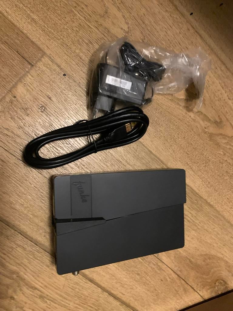 Funke DVB-T2 HD ontvanger met adapter en HDMI kabel, Audio, Tv en Foto, Decoders en Harddiskrecorders, Zo goed als nieuw, Decoder