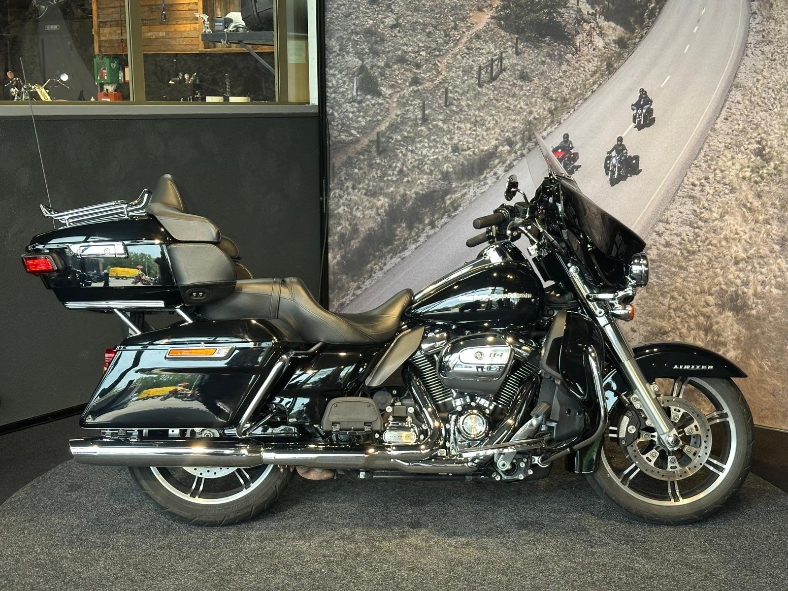 Harley-Davidson FLHTK ULTRA LIMITED (bj 2021), Motoren, Motoren | Harley-Davidson, Laan van Vredenoord 33
2289 DA  RIJSWIJK, NL