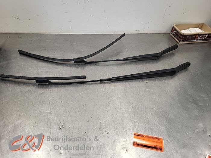 Ruitenwisserarm set van een Volkswagen Caddy