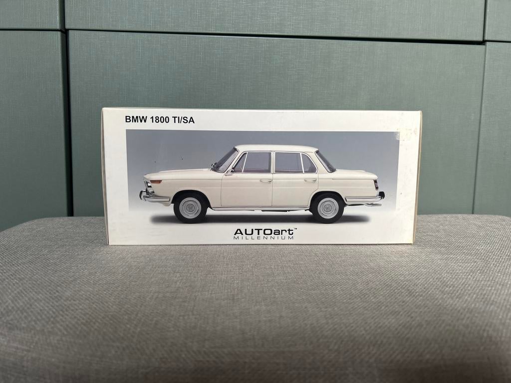 AutoArt BMW 1800 TI/SA Millennium Edition, Ophalen, Zo goed als nieuw, Auto, Autoart
