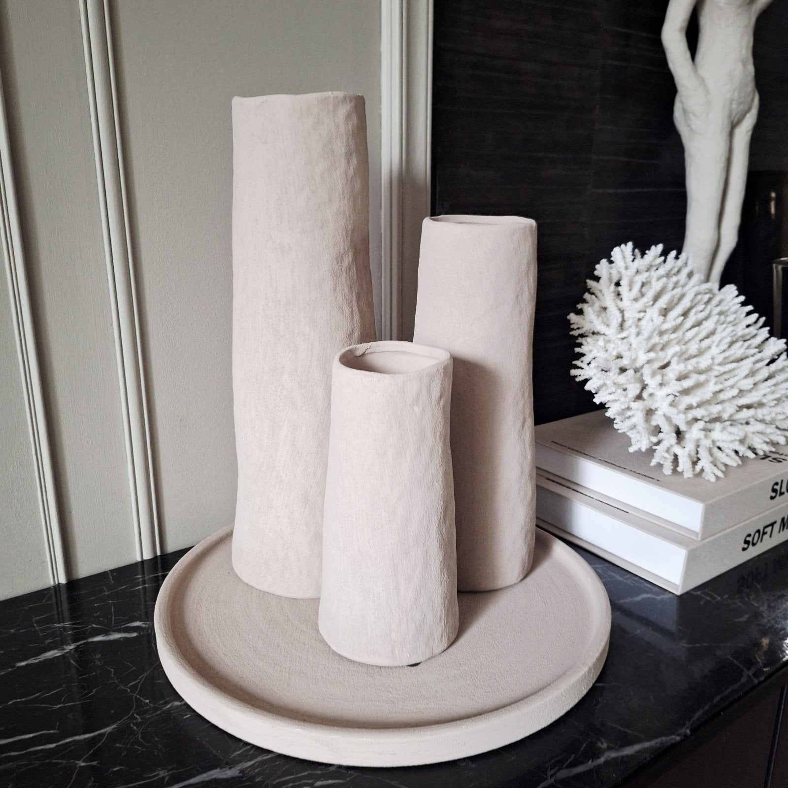 Prachtige set zandstenen beige taupe ornamenten tray, Overige materialen, Rond, Nieuw, Ophalen of Verzenden