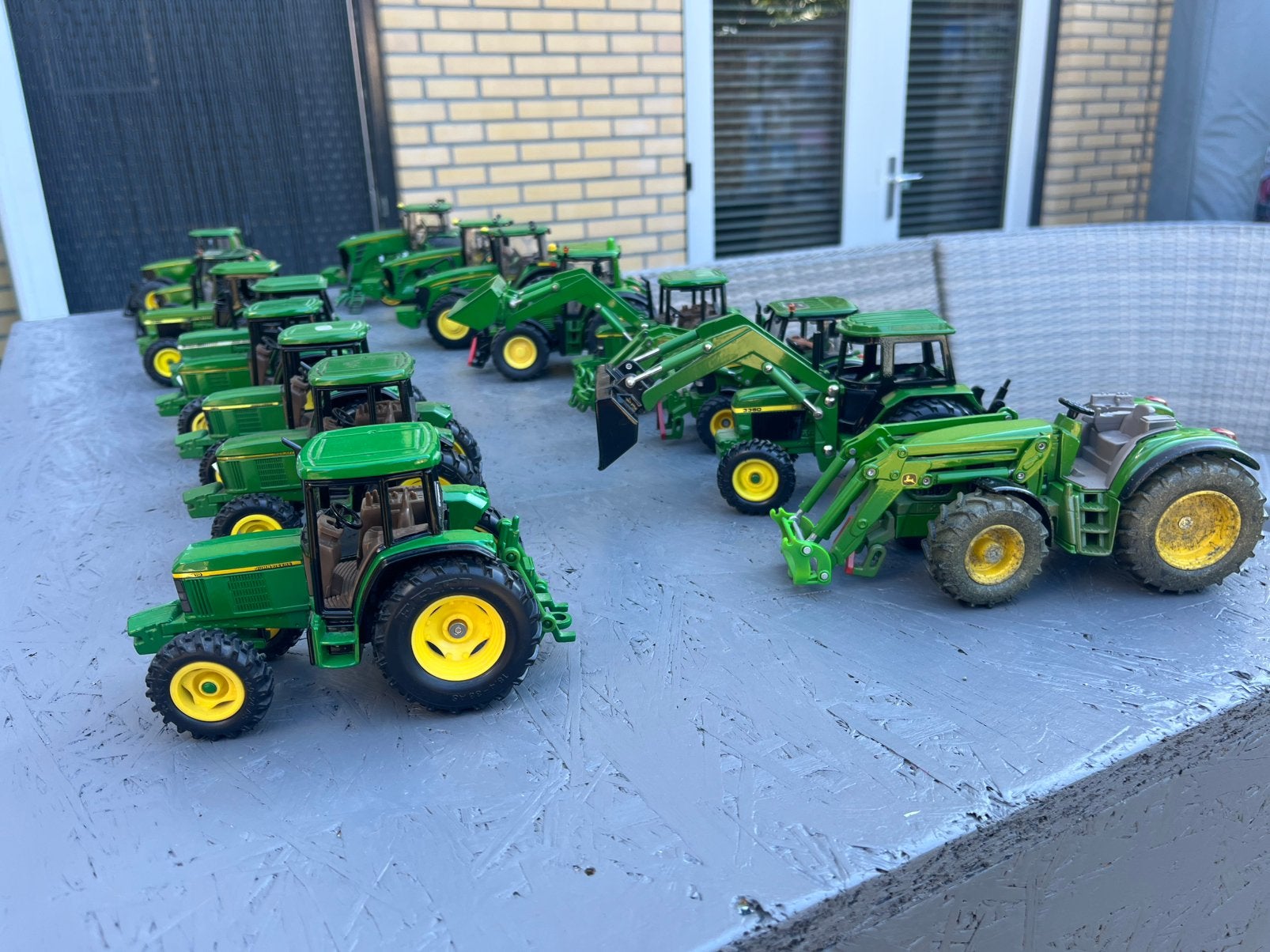 Partij van 17 John Deere trekkers Ertl Siku, Ophalen of Verzenden, Zo goed als nieuw, Tractor of Landbouw, SIKU