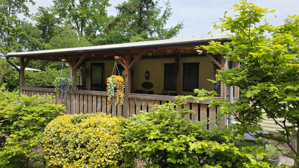 Stacaravan 'The Westmorland' met ruime veranda
