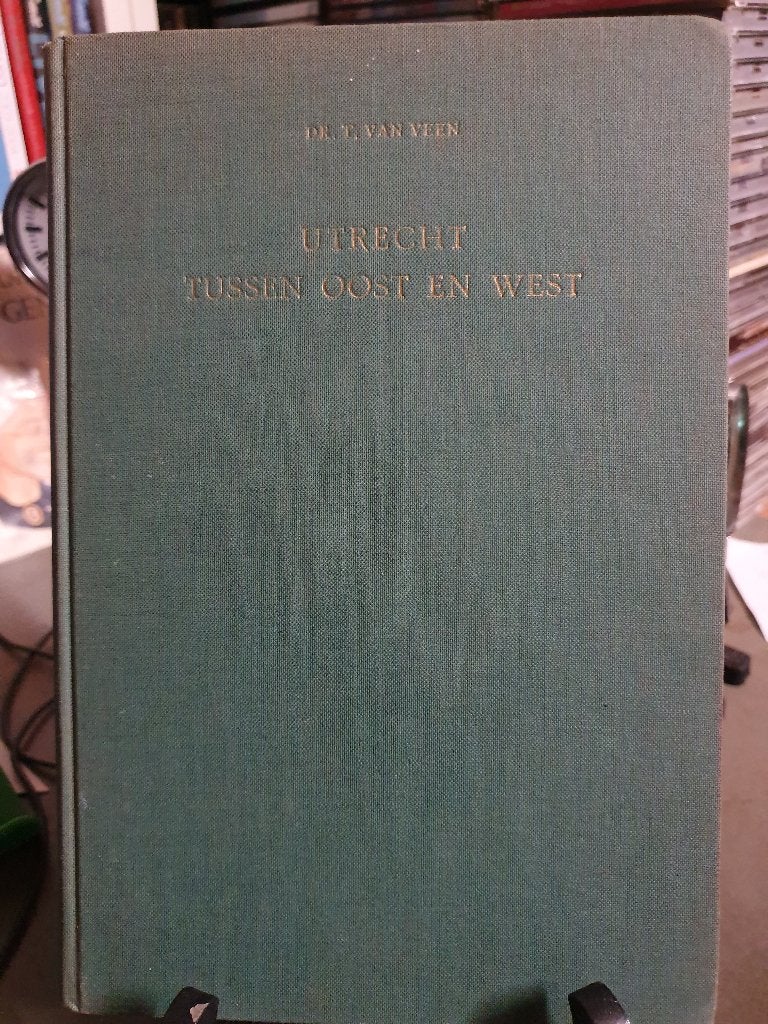 Dr. T. van Veen - Utrecht Tussen Oost en West, Ophalen, Gelezen