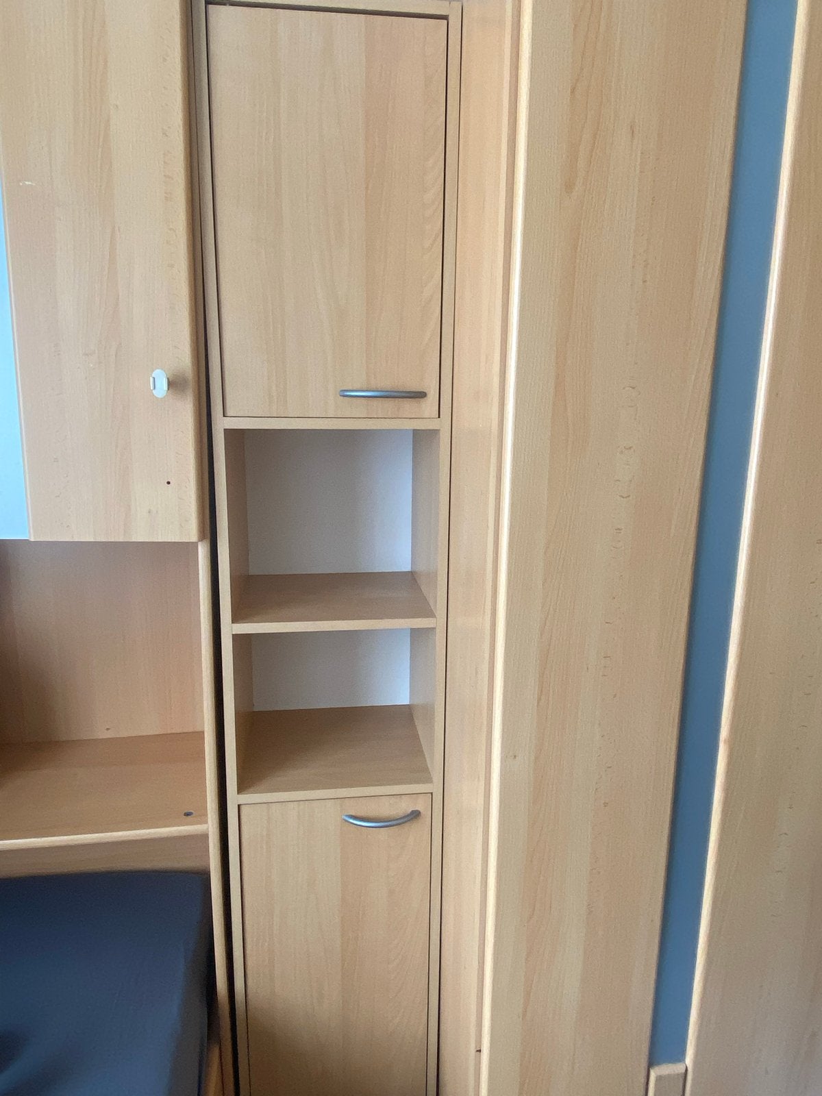 Praktische smalle kast met deuren en planken, Ophalen, Minder dan 50 cm, Gebruikt, 150 tot 200 cm