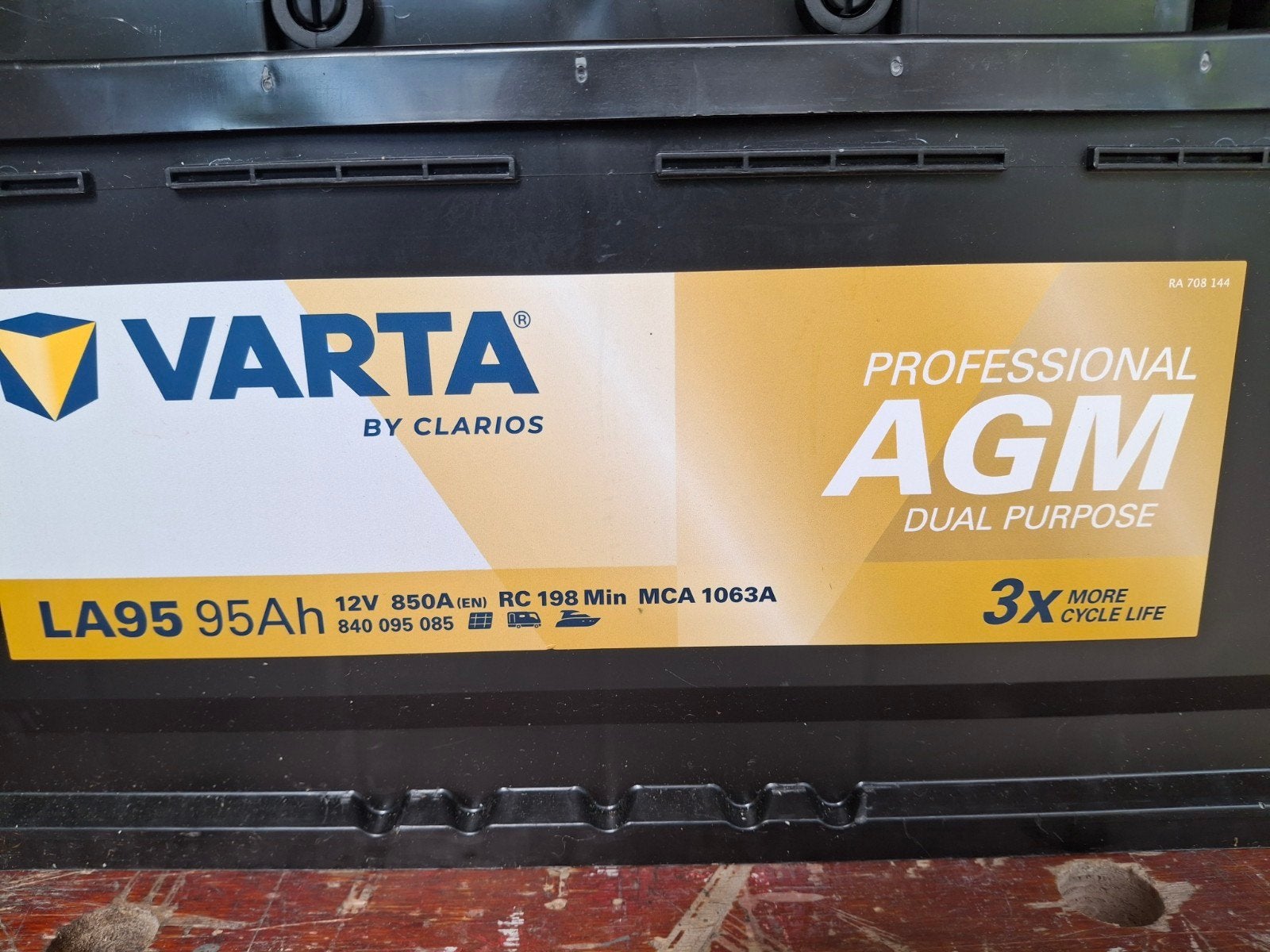 Varta Professional AGM LA95 95Ah Accu - Dual Purpose, Caravans en Kamperen, Camper-accessoires, Ophalen of Verzenden, Zo goed als nieuw