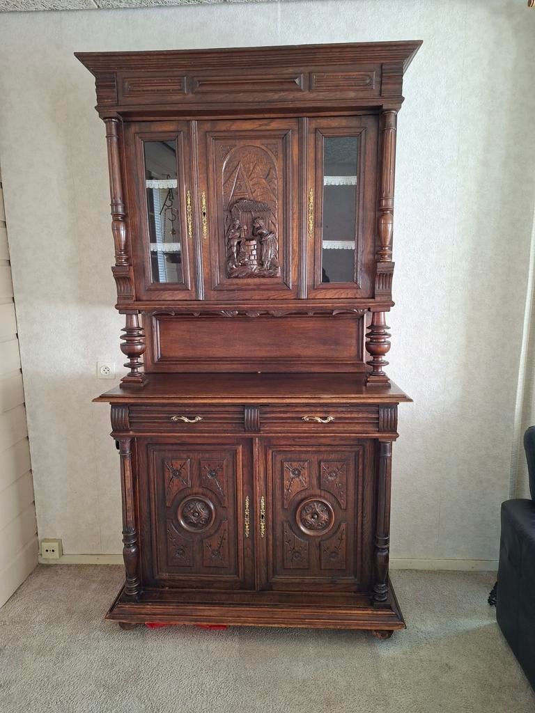 Antiek Eiken Buffetkast met Handgesneden Details, Antiek en Kunst, Ophalen