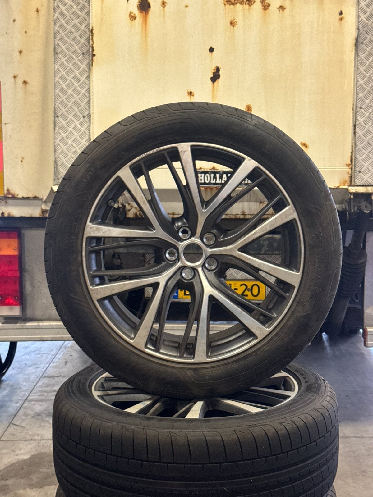 20 inch Jaguar lichtmetalen velgen- zomerbanden Goodyear, Ophalen, 245 mm, Banden en Velgen, 20 inch