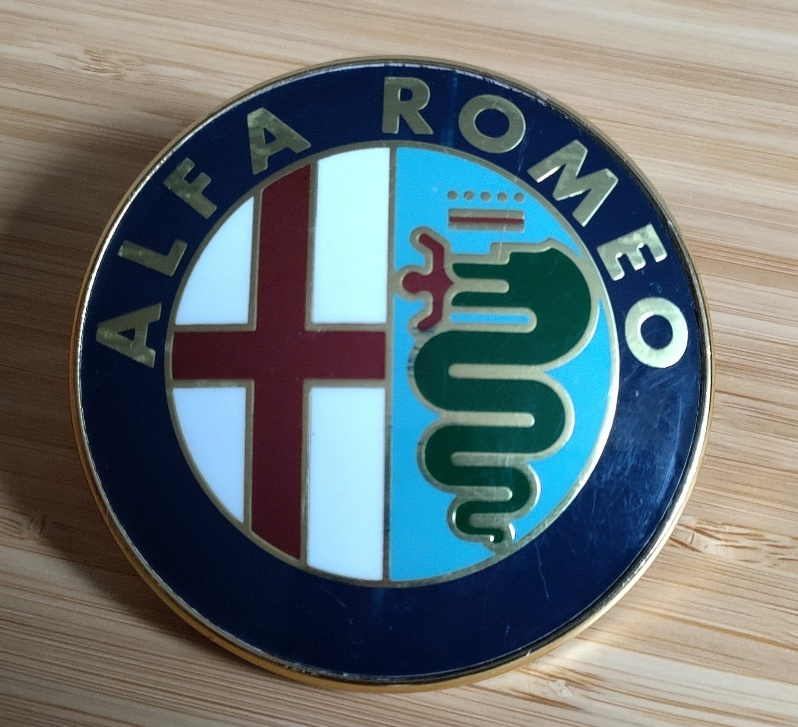 Alfa Romeo logo embleem 2400 51016, Ophalen of Verzenden, Gebruikt, Alfa Romeo