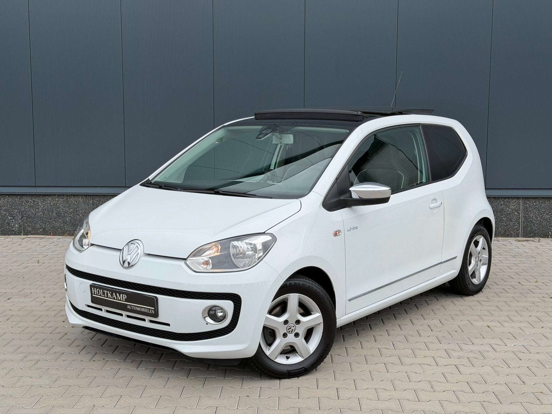 Volkswagen Up! 1.0 White Up | PANO | CRUISE | AIRCO | STOELV, Voorwielaandrijving, Gebruikt, 840 kg, 4 stoelen