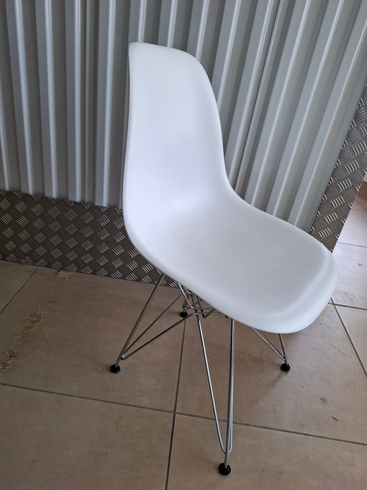 Set van 2 Vitra Eames DSR stoelen - Wit met metalen onderste, Huis en Inrichting, Ophalen, Twee, Wit, Modern, Design, Mid-century