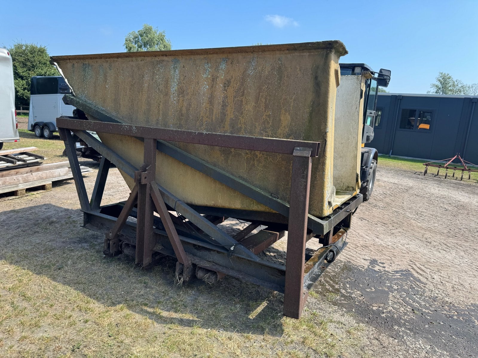Hydraulische kieper installatie, Ophalen