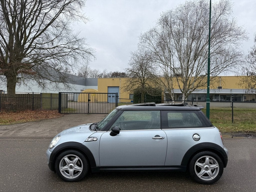 Mini Mini 1.6 Cooper S Chili AUTOMAAT/CAMERA/NAVI/LEDER, Auto's, Mini, Gebruikt, Zwart, 4 cilinders, 4 stoelen