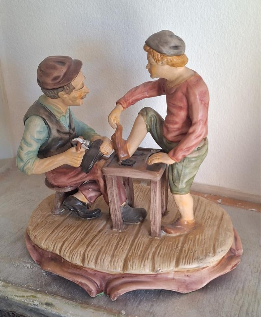 Vintage Capodimonte Beeld: Schoenmaker en Zoon, Antiek en Kunst, Ophalen