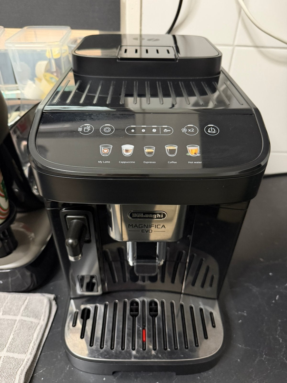 De’Longi Magnefica EVO Met 10KG Koffiebonen, Ophalen, Afneembaar waterreservoir, Gebruikt, Koffiemachine