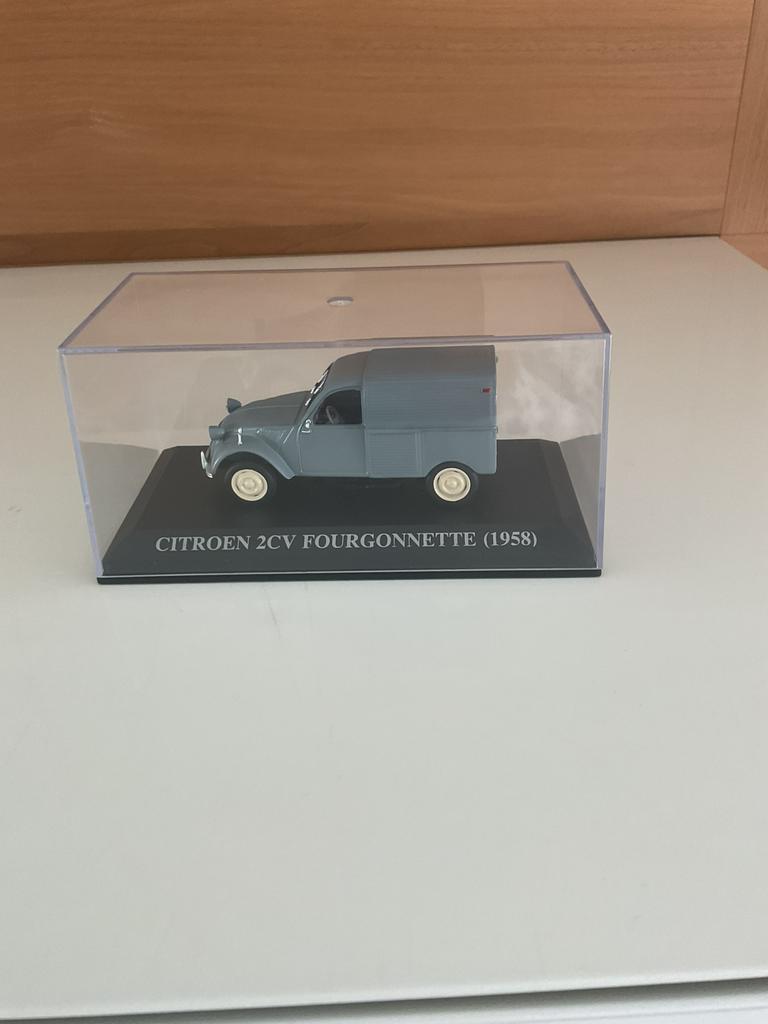 Citroën 2CV Fourgonnette 1958 nieuw in vitrine doos, Hobby en Vrije tijd, Modelauto's | 1:43, Ophalen, Nieuw, Auto, Overige merken