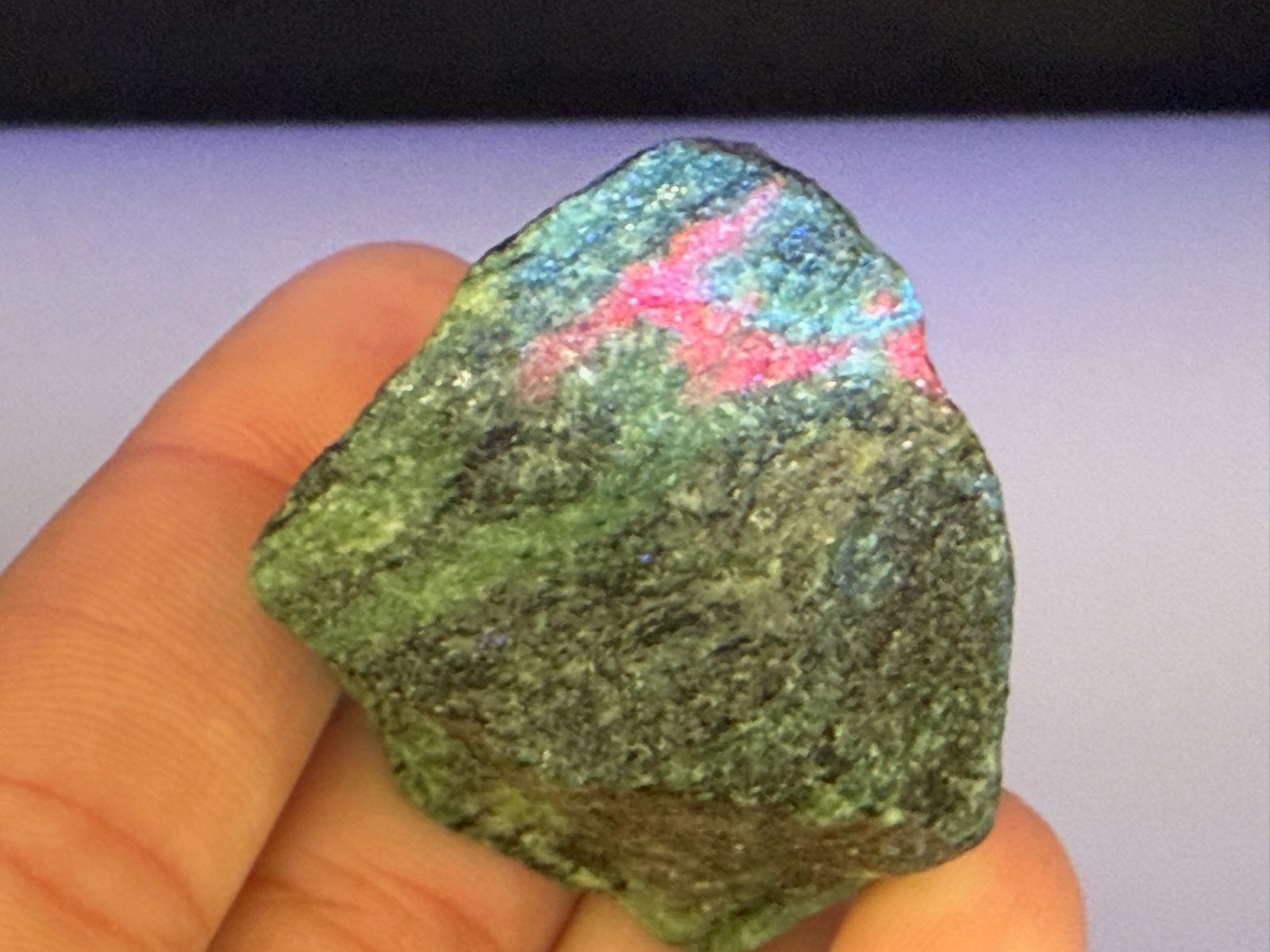 Robijn in Zoisiet ruw Tanganyika artstone mineralen, Ophalen of Verzenden, Mineraal