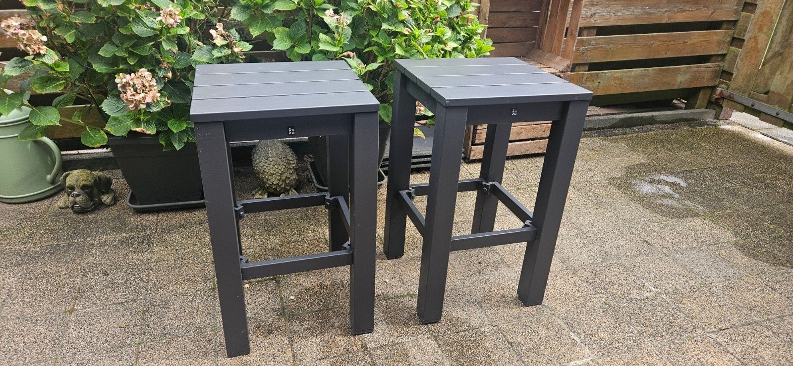 2 bar krukken / tafeltjes - Grijs, 2 krukken, Ophalen, Kunststof
