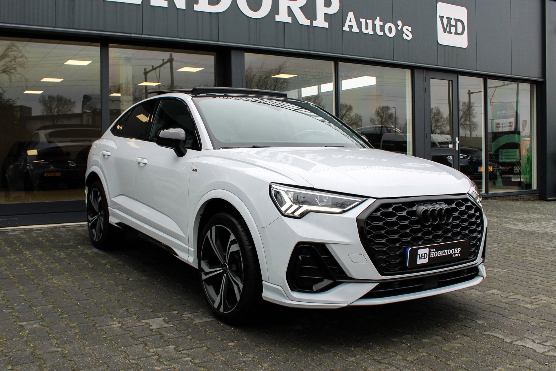 Audi Q3 SPORTBACK 35 TFSI S Edition PANO NAVI MATRIX KEYLESS, Auto's, Automatische klimaatregeling, 4 cilinders, 150 pk, 1505 kg