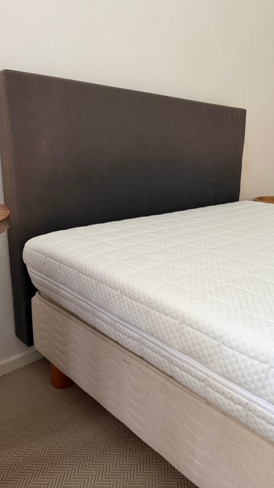 Te koop: Topmatras 200x120cm (Bed gratis), Ophalen, Wit, Zo goed als nieuw, Twijfelaar