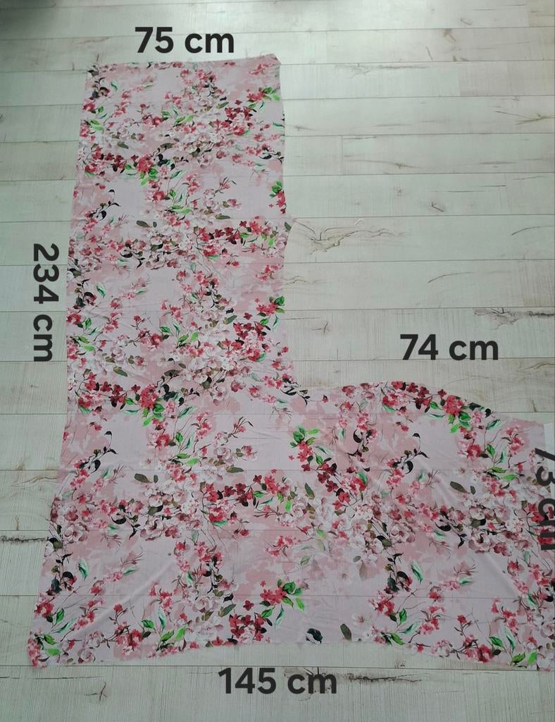 Chiffon stof lichtroze met bloemenprint, Overige materialen, Ophalen of Verzenden, 30 tot 120 cm, Roze