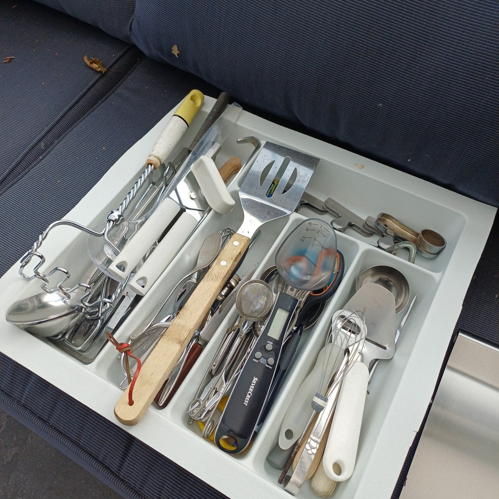Bestekbak met inhoud, Ophalen, Rvs of Chroom