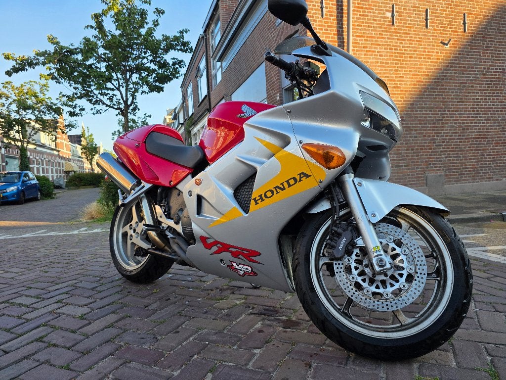 '99 Honda VFR 800FI - 50th Anniversary, Sportuitlaat, Occasion, 4 cilinders, Motorrijbewijs A