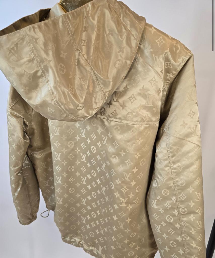 Louis Vuitton | Windbreaker | Gold | M, Kleding | Heren, Jassen | Zomer, Ophalen of Verzenden, Zo goed als nieuw, Beige