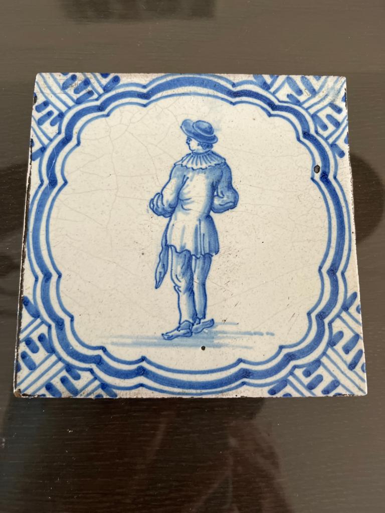Antieke Delfts Blauwe Tegel met Figuur, Ophalen of Verzenden