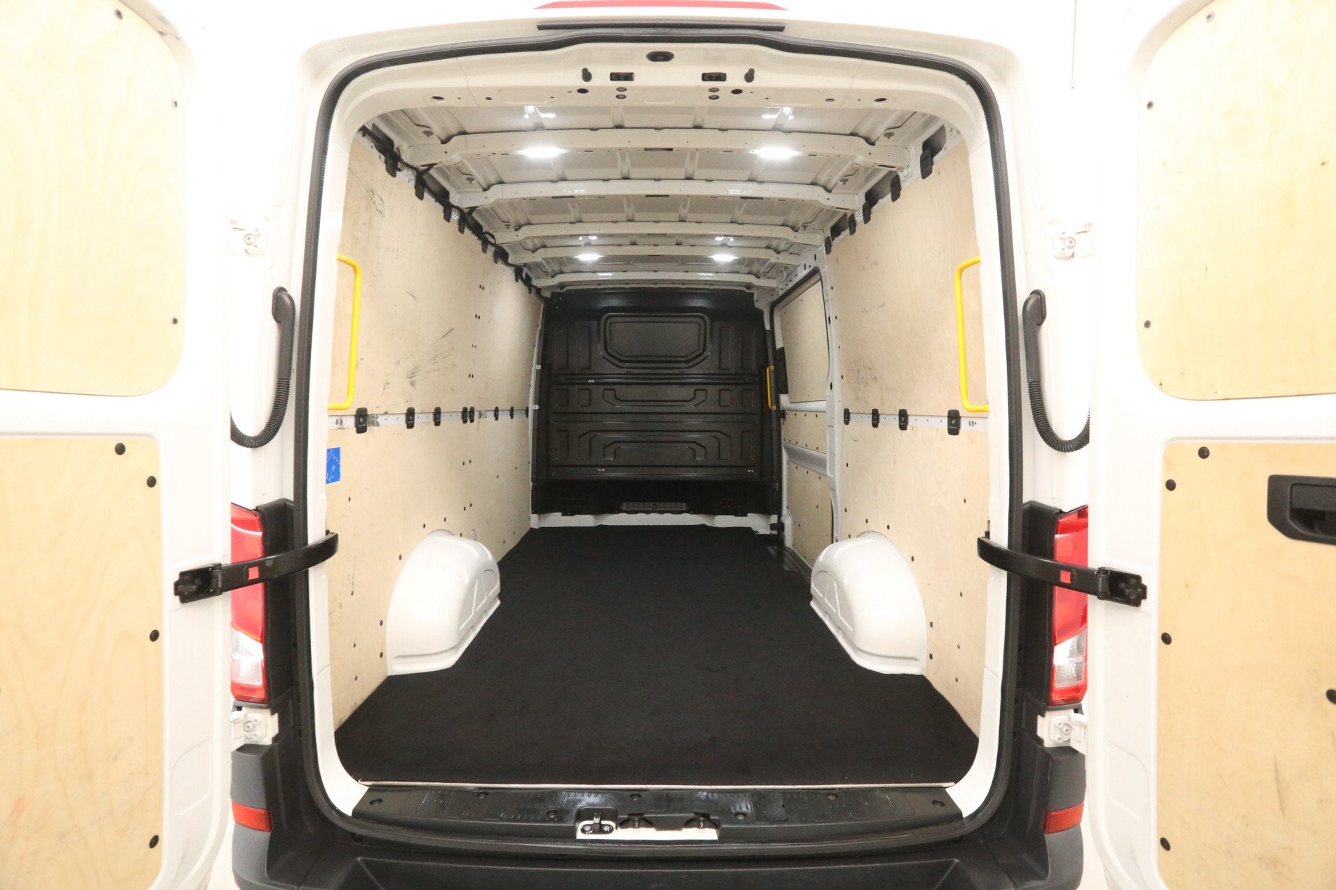 Volkswagen Crafter 2.0 TDI L3H2 140PK | 3000kg Trekgew. | Ai, Auto's, Voorwielaandrijving, Stof, Gebruikt, Euro 6