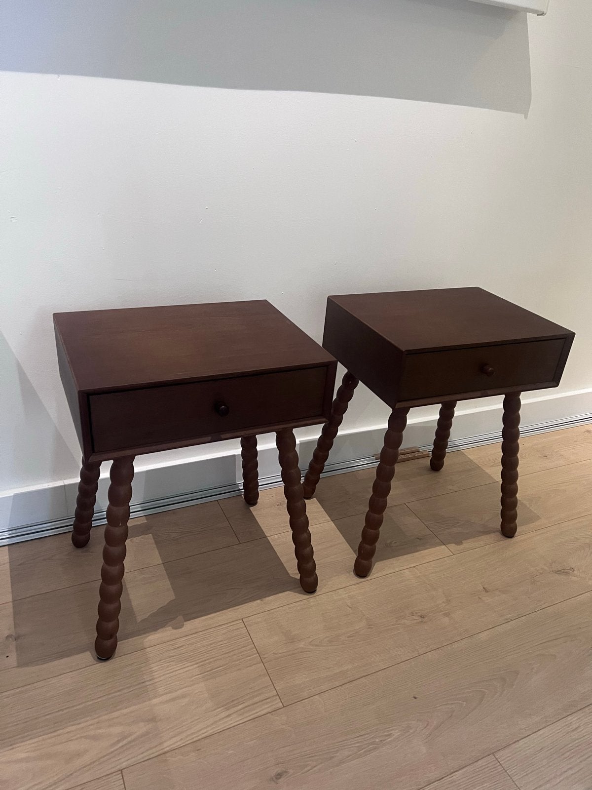 Set van 2 houten nachtkastjes met lade (2 maanden oud), Antiek en Kunst, Ophalen
