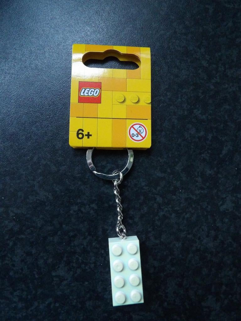 nieuw Lego sleutelhanger 854084 Steen 2x4 wit metallic, Kinderen en Baby's, Speelgoed | Duplo en Lego, Nieuw, Lego, Complete set
