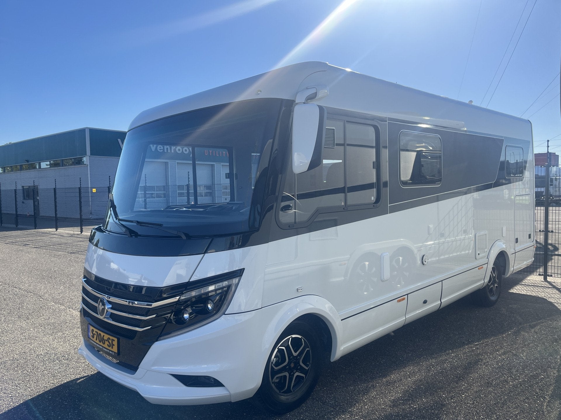 NIESMANN BISCHOFF iSmove 6.9E Aut 5-persoons Levelsysteem, Caravans en Kamperen, Niesmann+Bischoff, Galliersweg 39
5349AT  OSS, NL