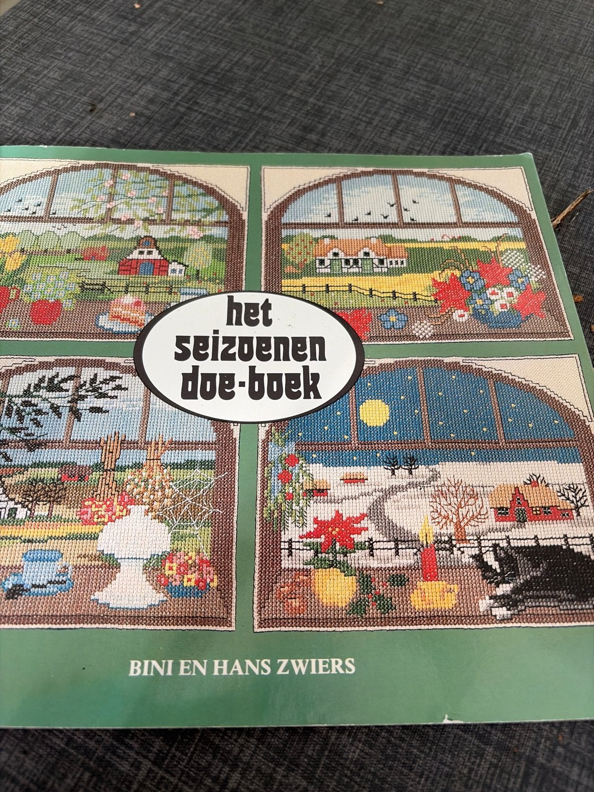 Het Seizoenen Doe-Boek - Borduurpatronen, Ophalen of Verzenden, Gelezen, Borduren en Naaien