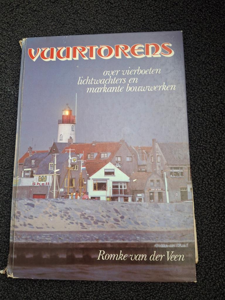 Vuurtorens: Over vuurboeten, lichtwachters en bouwwerken, Boeken, Ophalen of Verzenden, Gelezen, Romke van der Veen, Nederland