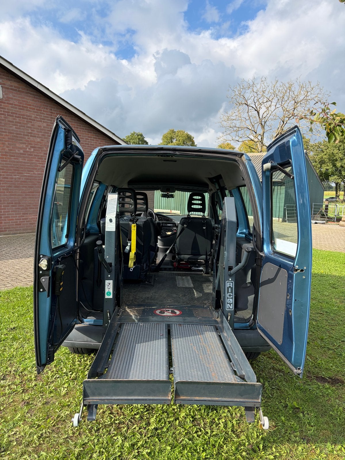 Foto 6 van Peugeot Expert Combi 2.0 Combi 16V AUT 2001 Blauw