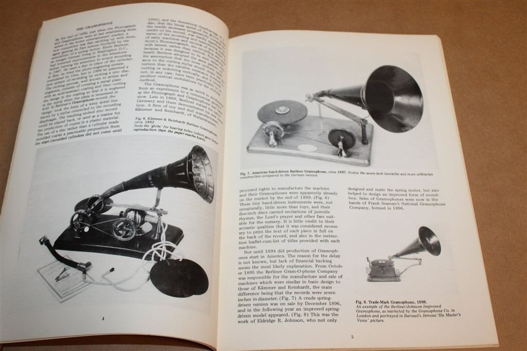 100 Years of Recorded Sound — Grammofoons en Fonografen 1977, Ophalen of Verzenden, Gelezen, Artiest