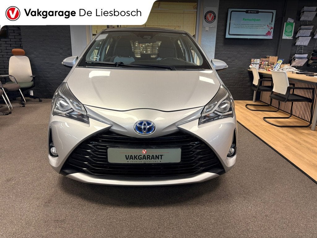 Toyota Yaris 1.5 Hybrid Active / automaat / lane assist / ca, Gebruikt, Euro 6, Bedrijf, Grijs