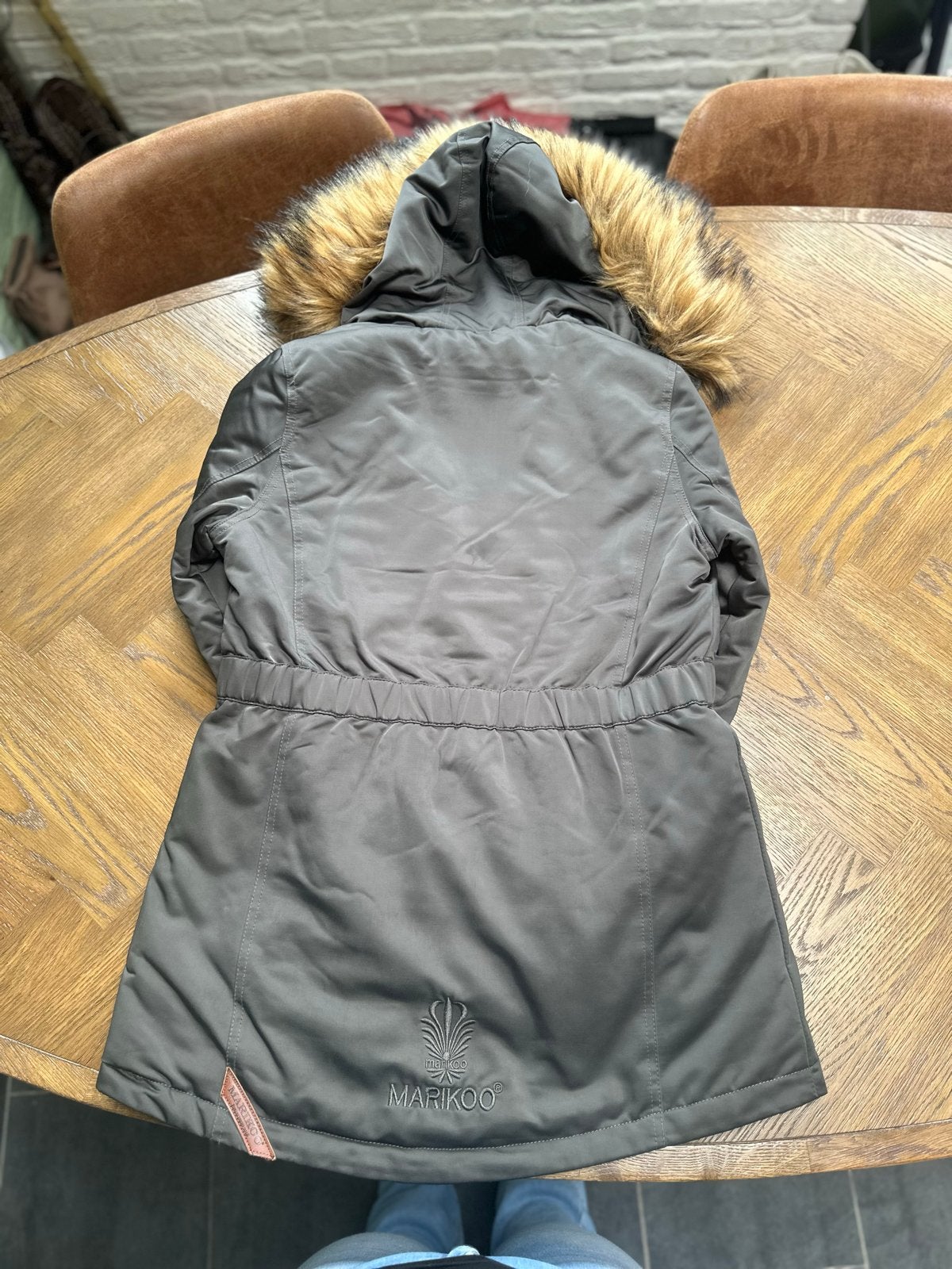 Marikoo winterjas met teddy voering en bontkraag, Kleding | Dames, Verzenden, Zo goed als nieuw, Maat 36 (S), Grijs